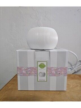 Scentsy White Fluted